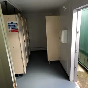 24fx 9 changing cabin toilets Ref Nor239 photo 6