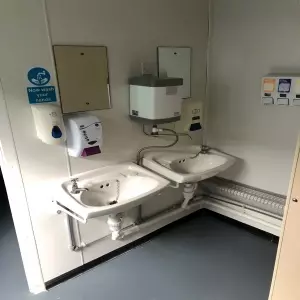 24fx 9 changing cabin toilets Ref Nor239 photo 7