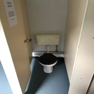 24fx 9 changing cabin toilets Ref Nor239 photo 8